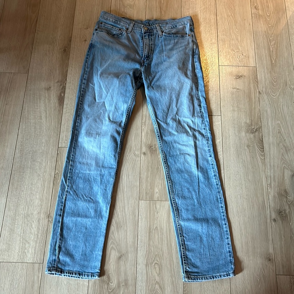 Men’s Levi’s jeans size 34 light wash straight leg